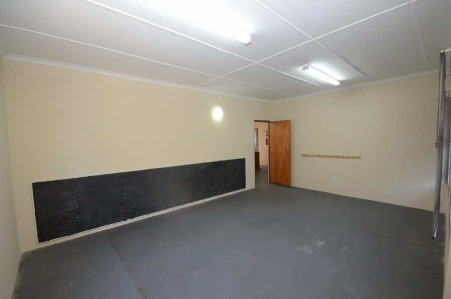 To Let Commercial Property for Rent in Beacon Bay Eastern Cape